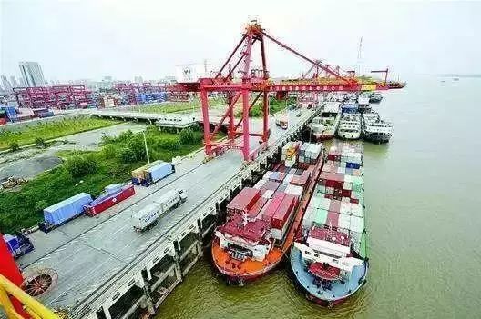 突破100萬輛 內河商品車滾裝行業第一大港正在作業