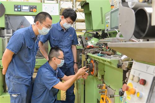 湖北中煙武漢卷煙廠實施 青苗計劃 加快青年員工培養步伐